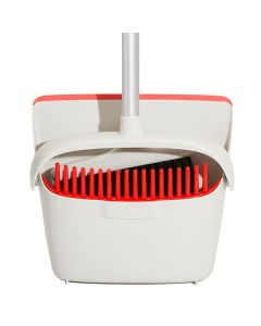 Veger en blik met lange steel